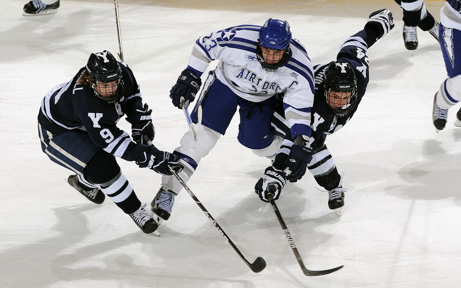 球迷支持新月退出“无意义商业比赛”